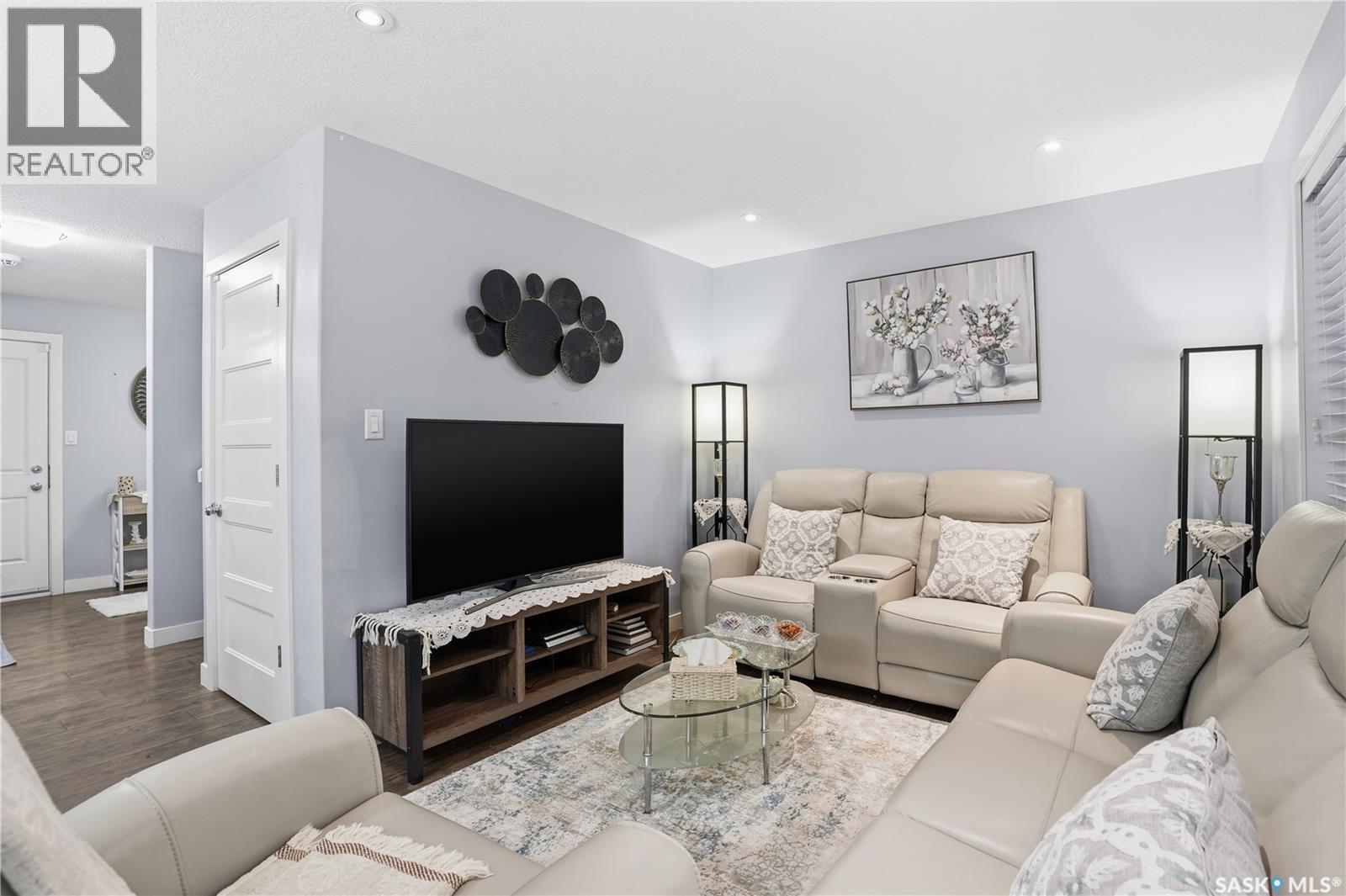 2842 Makowsky Crescent, Regina, SK - Indoor Photo Showing Living Room