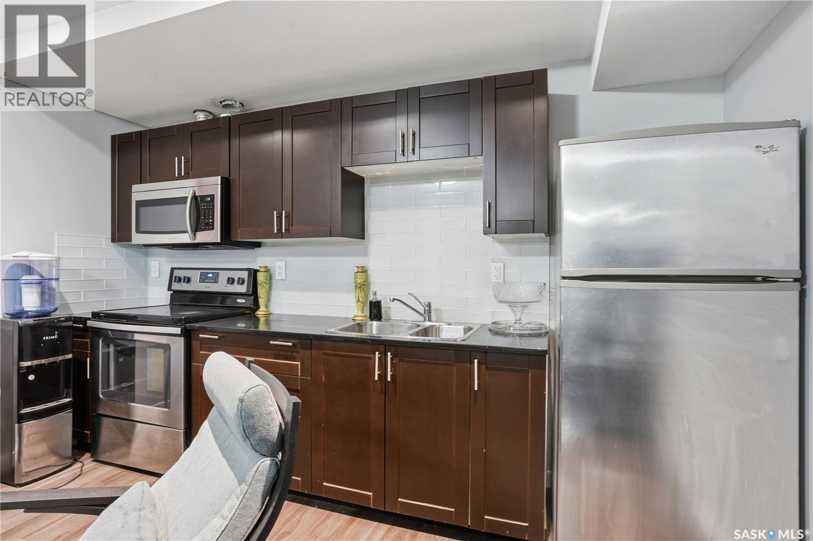 2842 Makowsky Crescent, Regina, SK - Indoor Photo Showing Kitchen With Double Sink