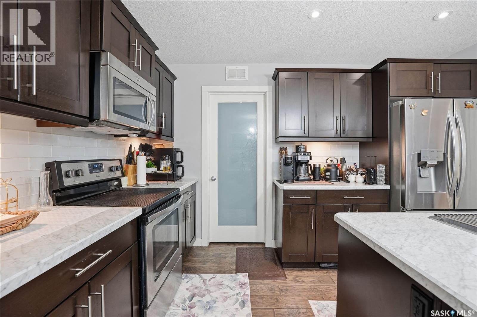 2842 Makowsky Crescent, Regina, SK - Indoor Photo Showing Kitchen With Upgraded Kitchen