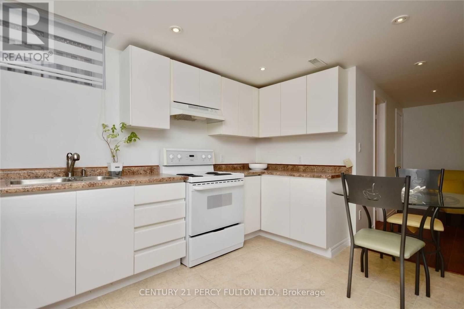 251 Livingstone Street W, Barrie, ON - Indoor Photo Showing Kitchen