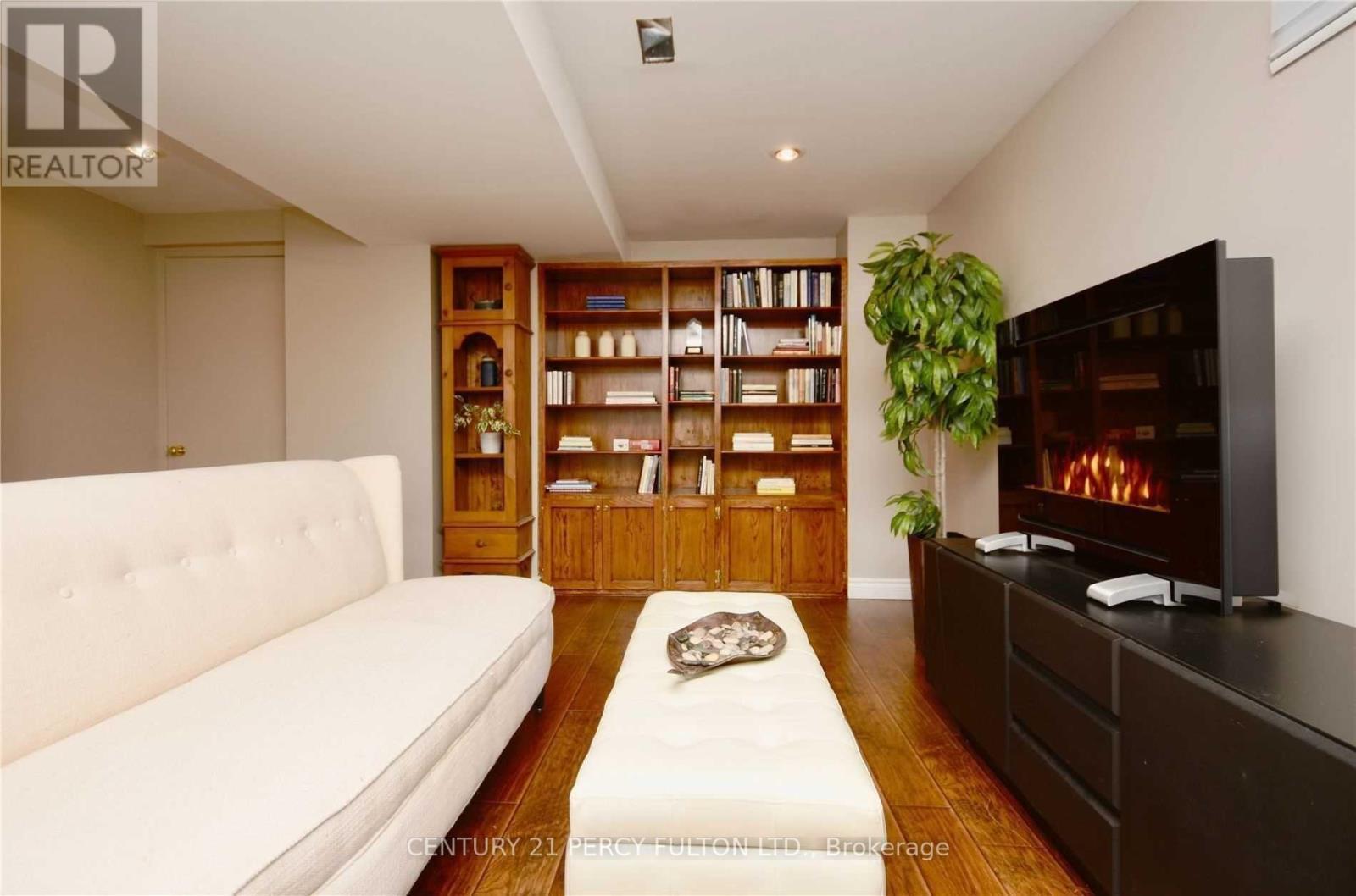 251 Livingstone Street W, Barrie, ON - Indoor