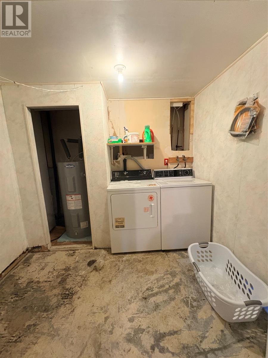 10 Nippards Lane, Embree, NL - Indoor Photo Showing Laundry Room