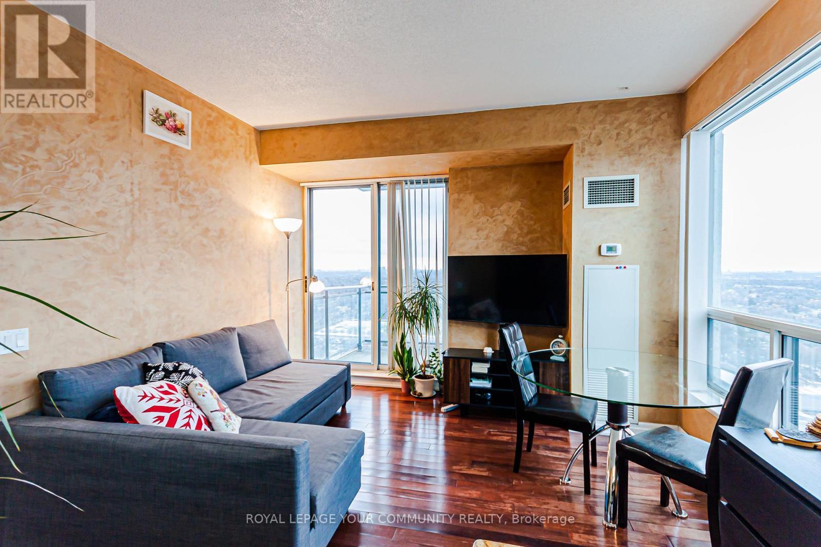 3003 - 21 Hillcrest Avenue, Toronto, ON - Indoor Photo Showing Living Room