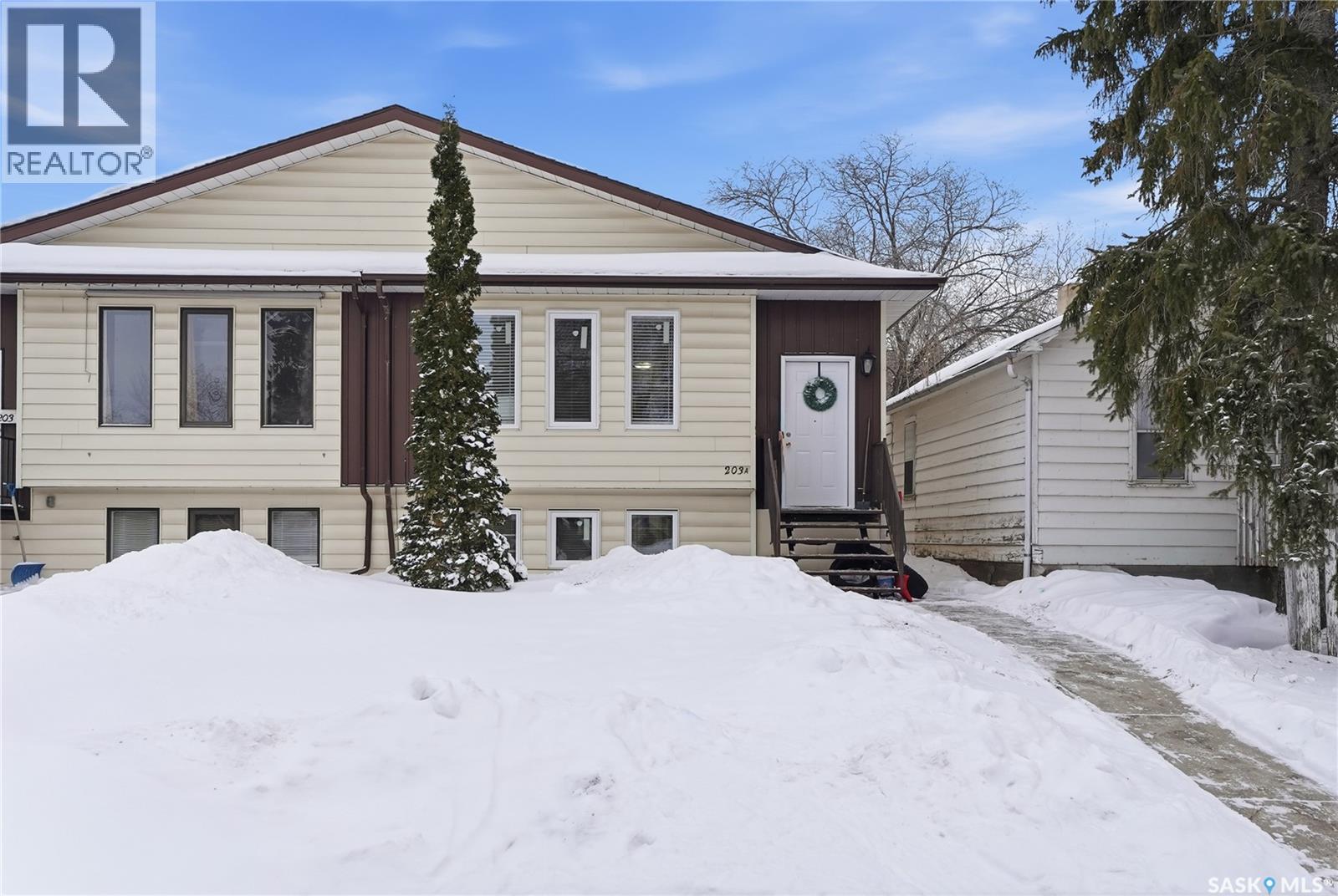 203A Dunlop Street, Saskatoon, SK - Outdoor With Facade