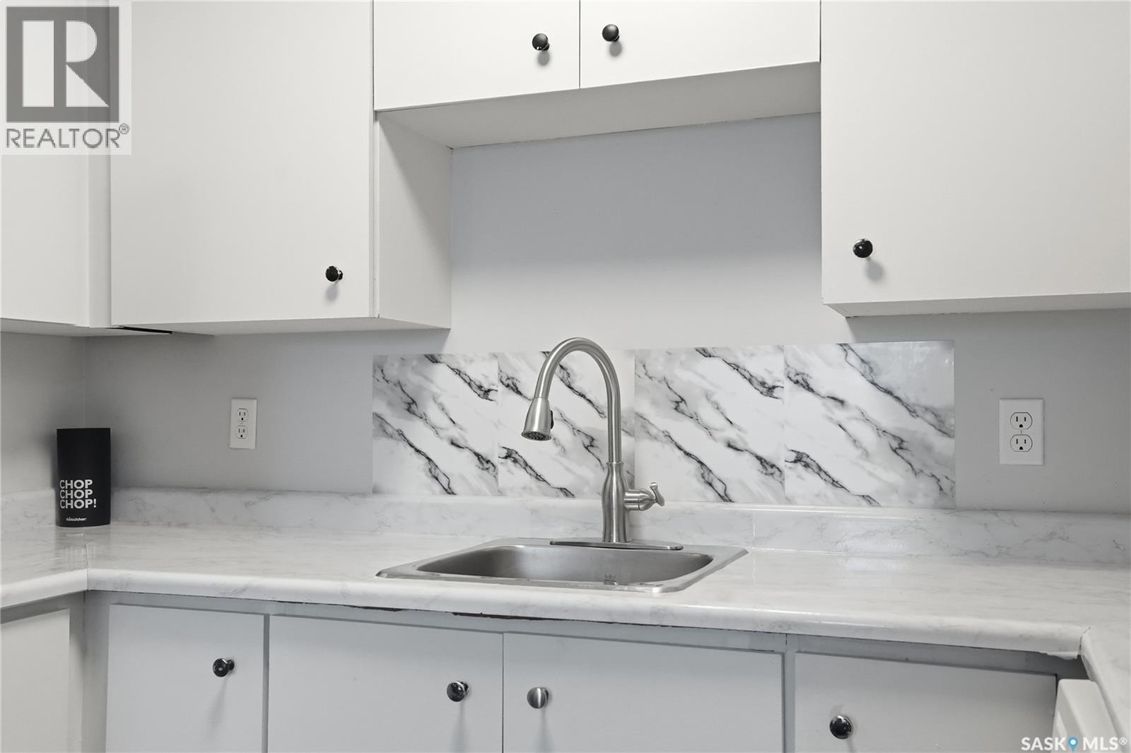 203A Dunlop Street, Saskatoon, SK - Indoor Photo Showing Kitchen