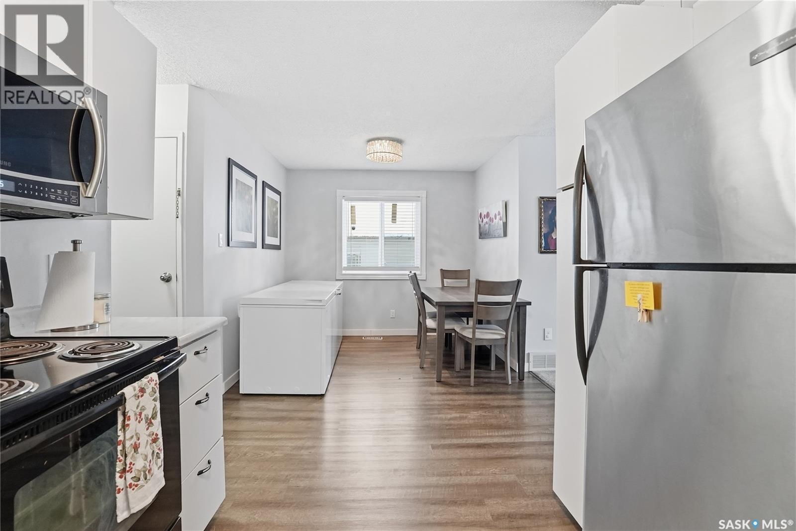 203A Dunlop Street, Saskatoon, SK - Indoor Photo Showing Kitchen