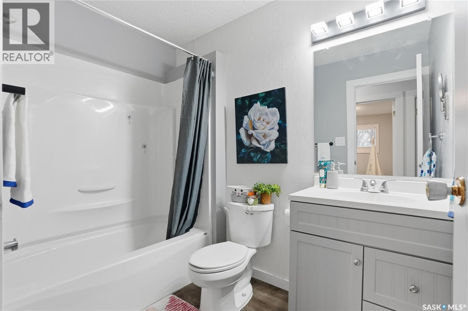 203A Dunlop Street, Saskatoon, SK - Indoor Photo Showing Bathroom