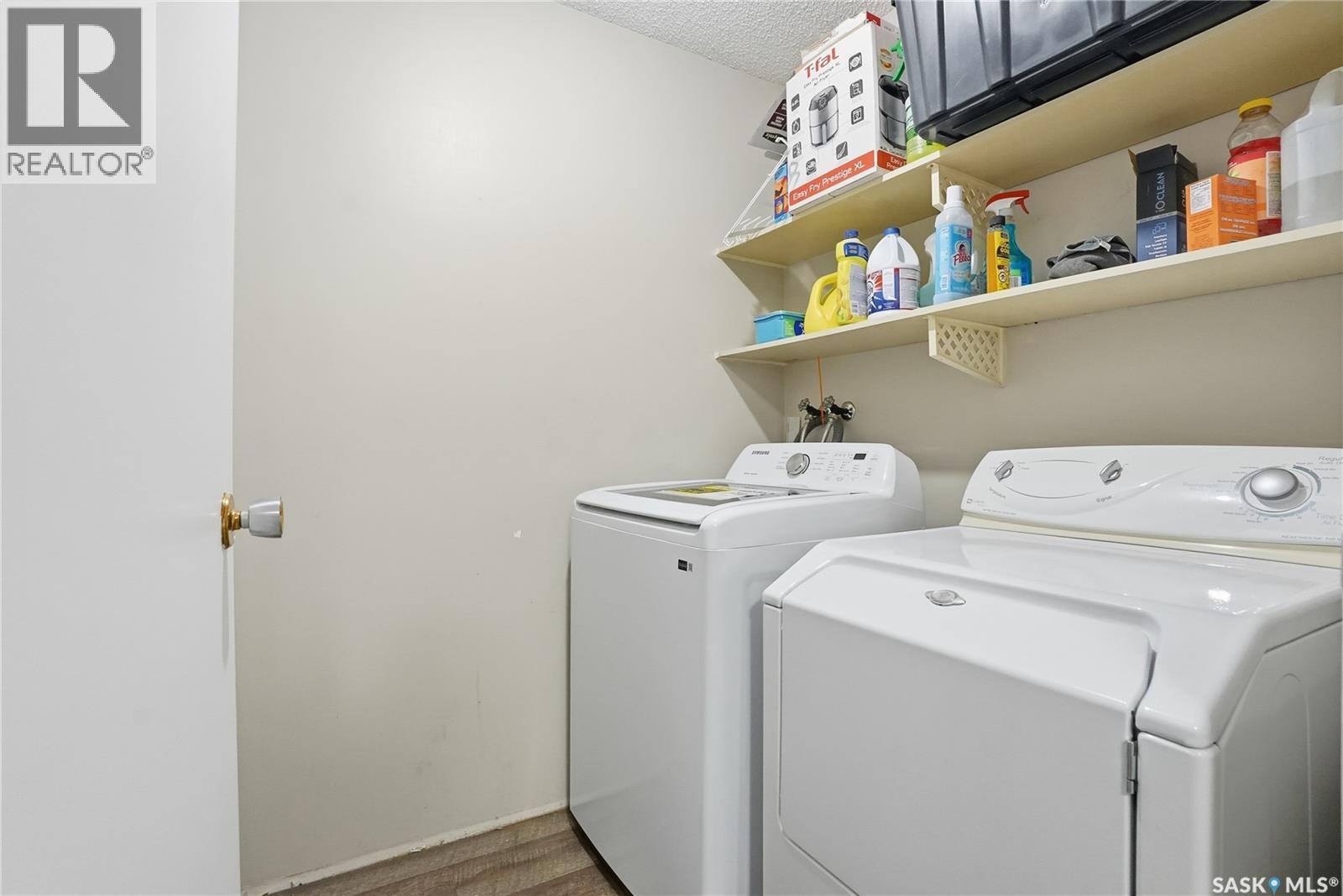203A Dunlop Street, Saskatoon, SK - Indoor Photo Showing Laundry Room