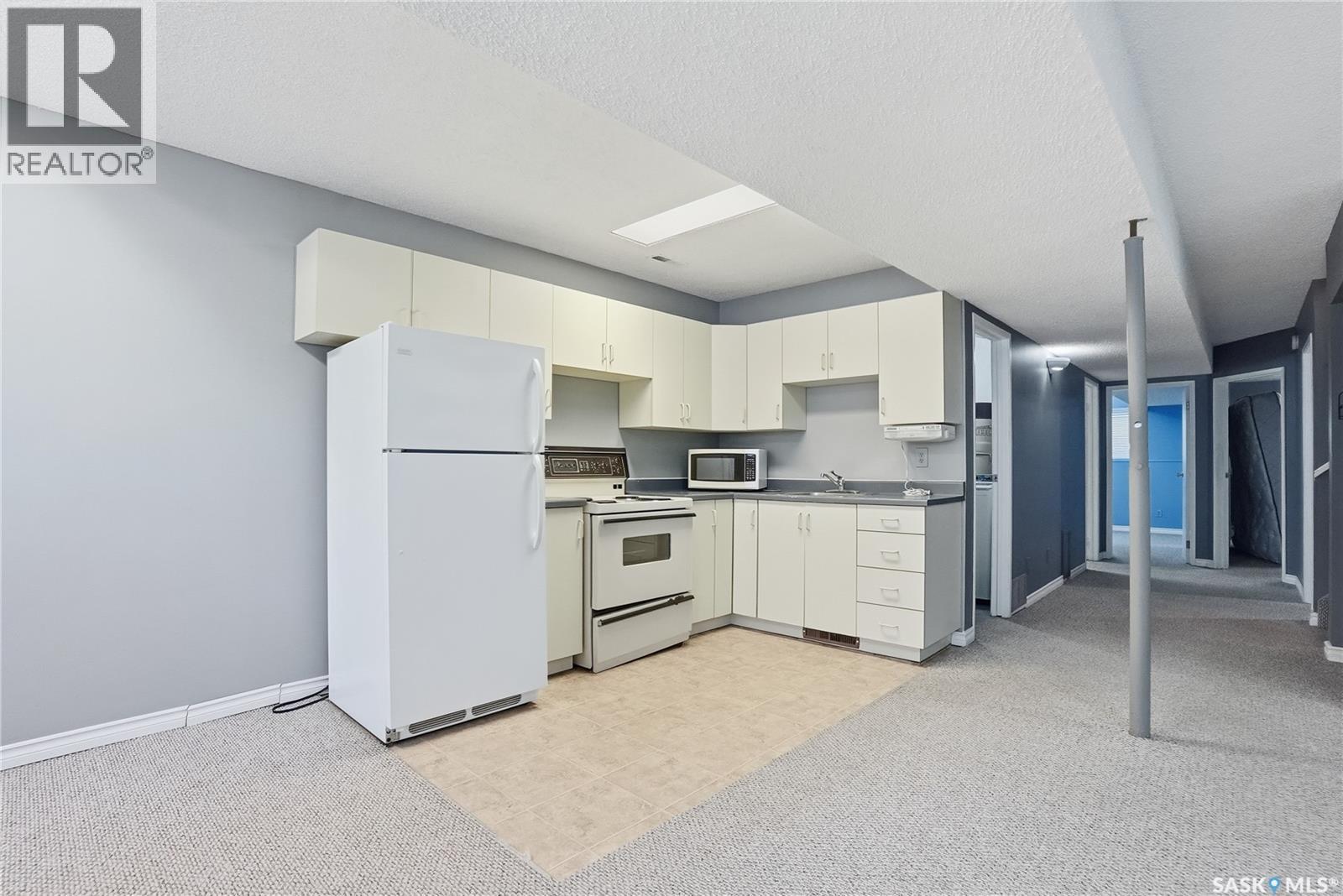 203A Dunlop Street, Saskatoon, SK - Indoor Photo Showing Kitchen