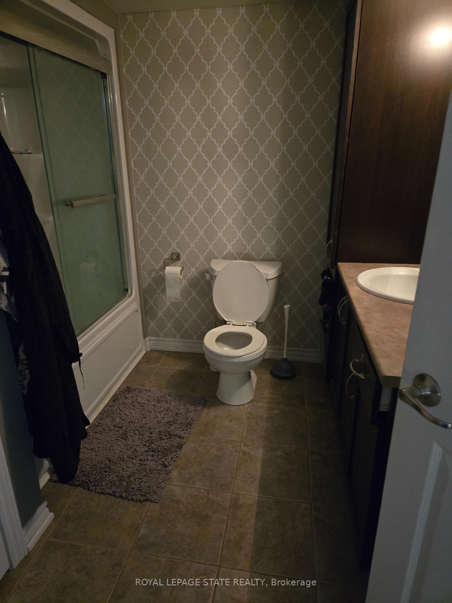 305-1390 Main Street E, Milton, ON - Indoor Photo Showing Bathroom