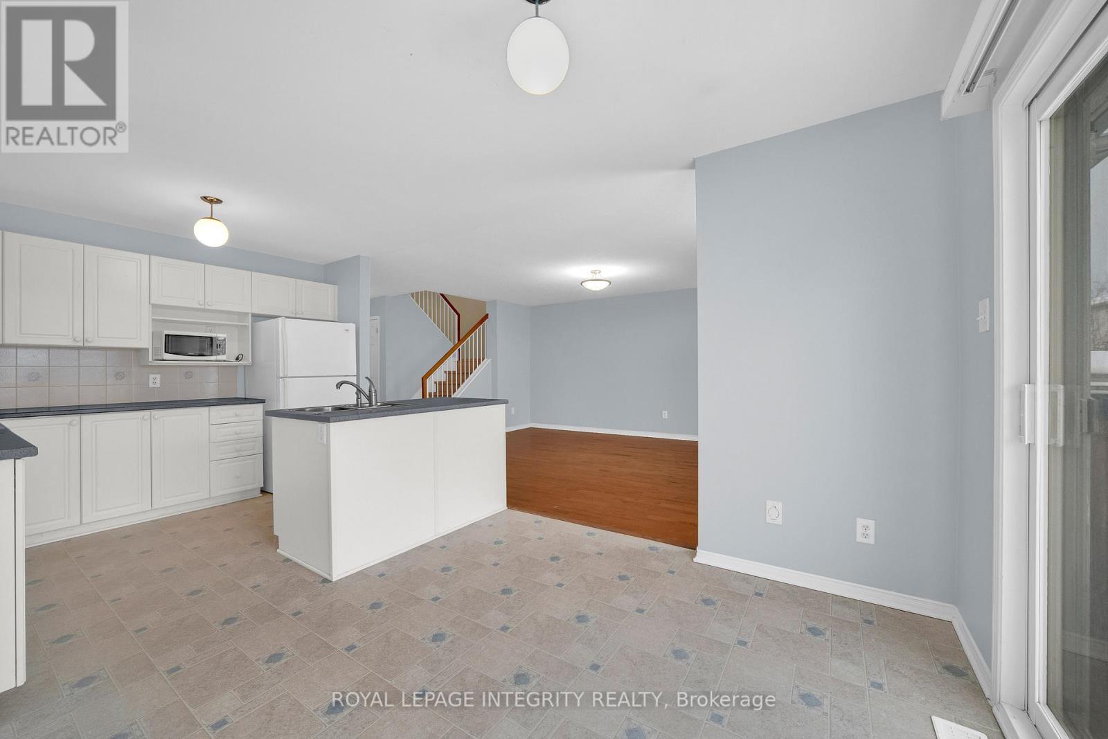 37 Barnstone Drive, Ottawa, ON - Indoor Photo Showing Kitchen