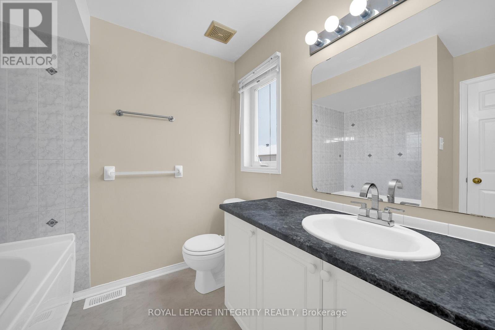 37 Barnstone Drive, Ottawa, ON - Indoor Photo Showing Bathroom