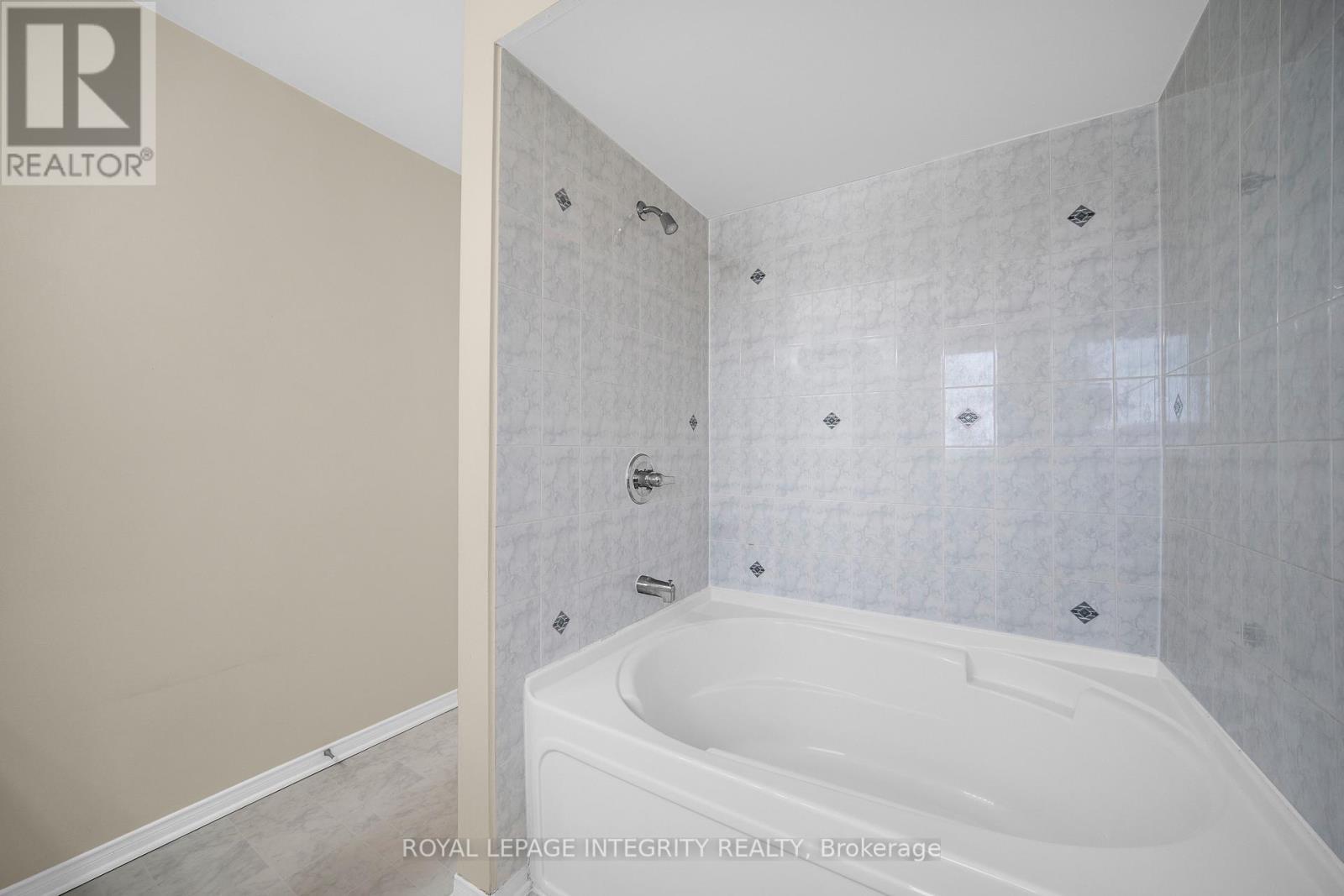37 Barnstone Drive, Ottawa, ON - Indoor Photo Showing Bathroom