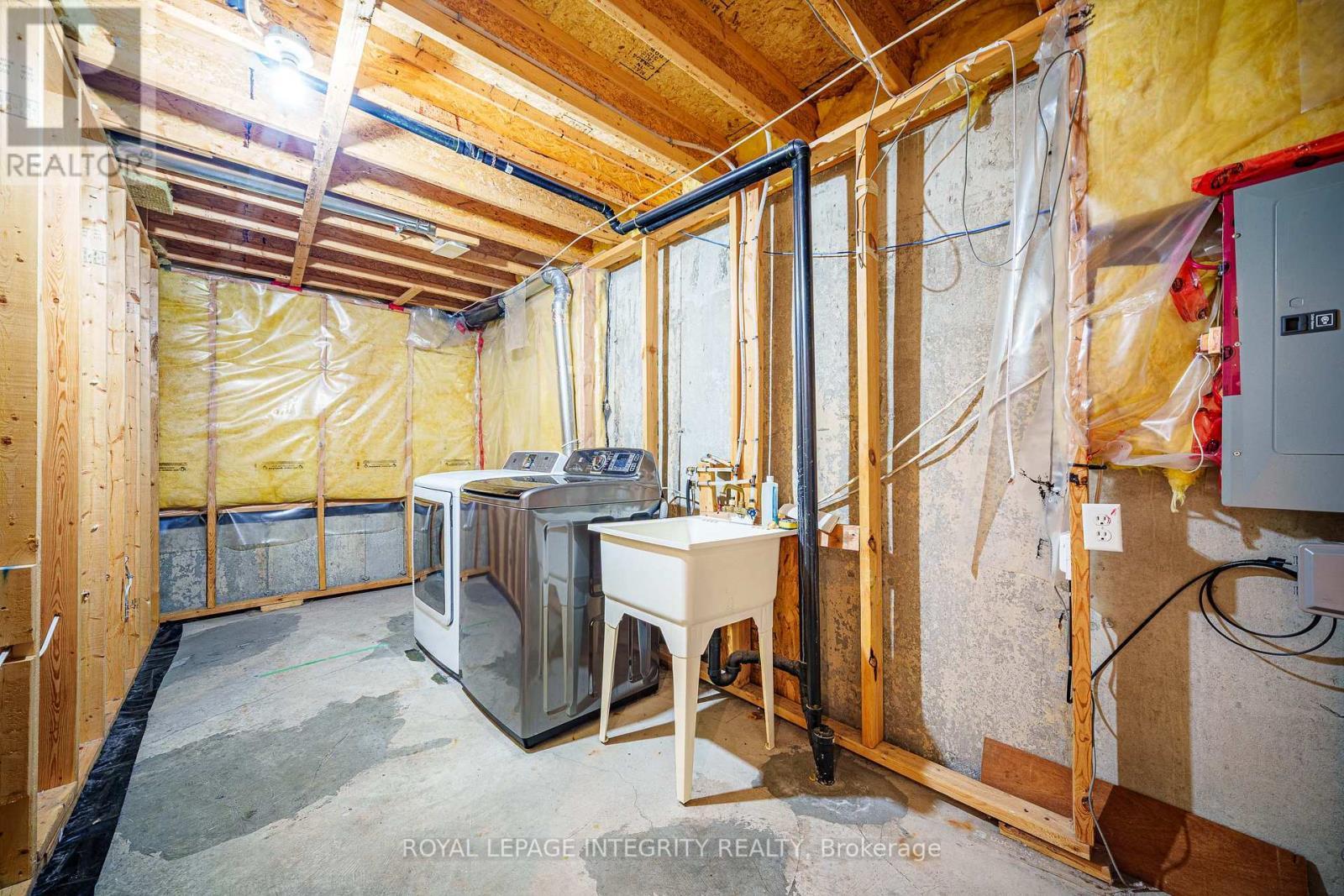 37 Barnstone Drive, Ottawa, ON - Indoor Photo Showing Basement