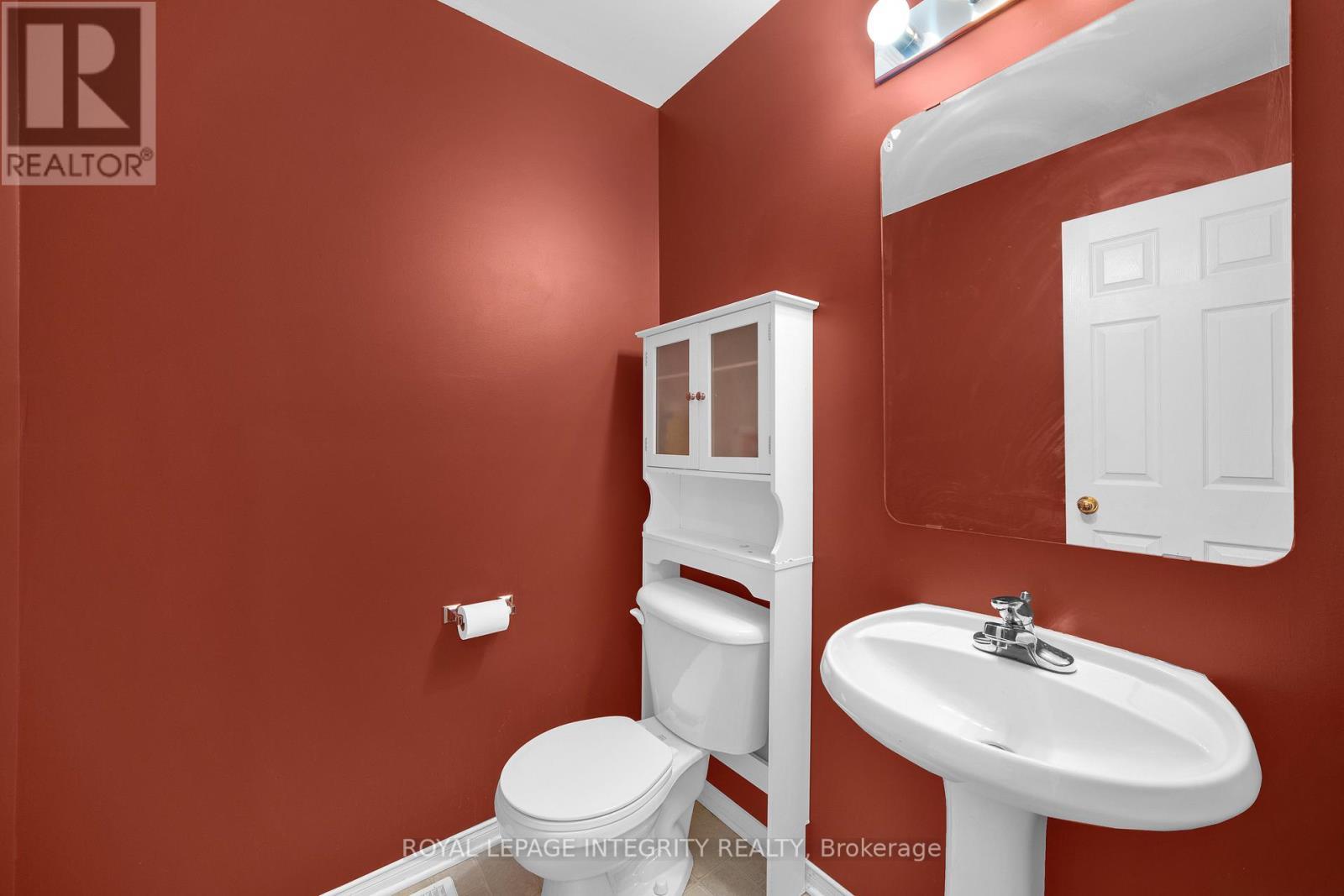 37 Barnstone Drive, Ottawa, ON - Indoor Photo Showing Bathroom