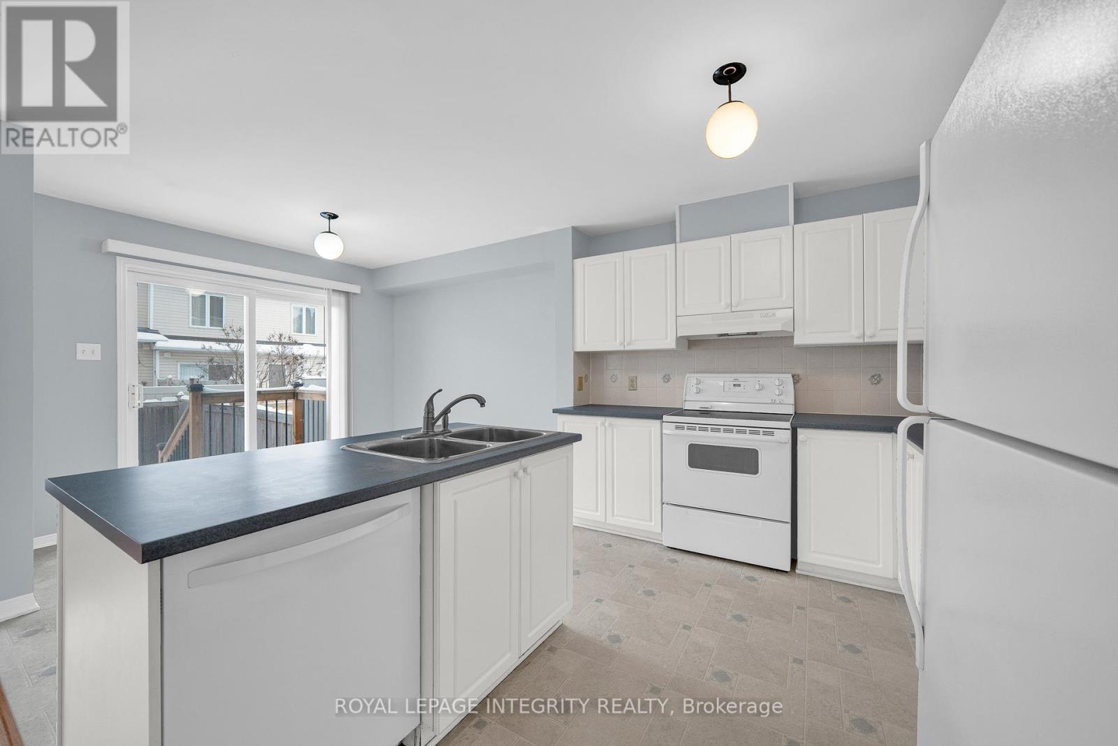 37 Barnstone Drive, Ottawa, ON - Indoor Photo Showing Kitchen With Double Sink