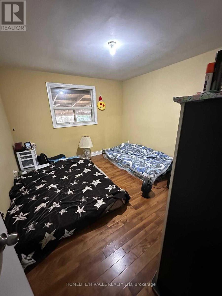 7166 Shallford Road, Mississauga, ON - Indoor Photo Showing Bedroom