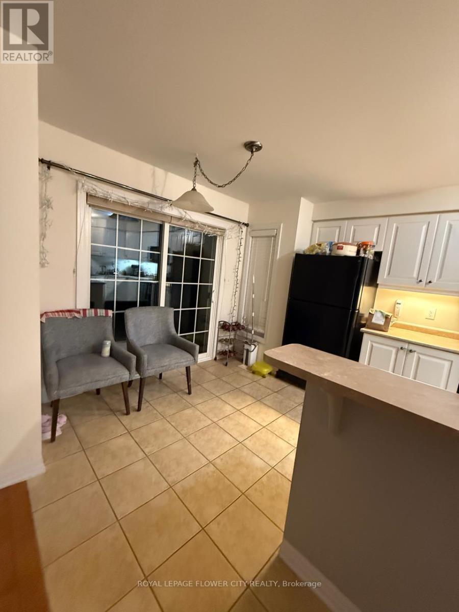 Upper - 12 Osgoode Street, Cambridge, ON - Indoor Photo Showing Other Room