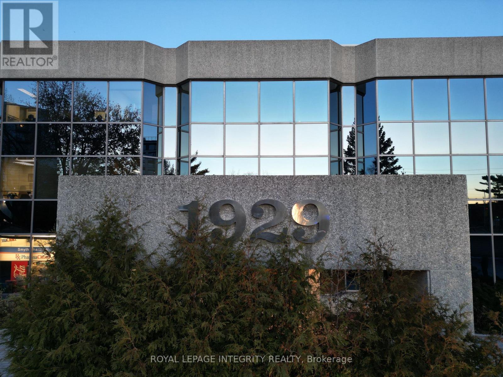 204 - 1929 Russell Road, Ottawa, ON