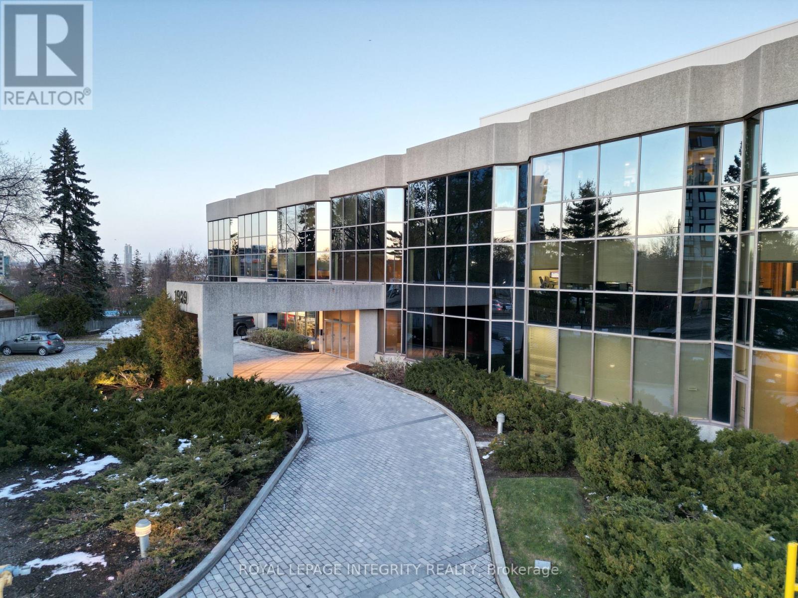 204 - 1929 Russell Road, Ottawa, ON