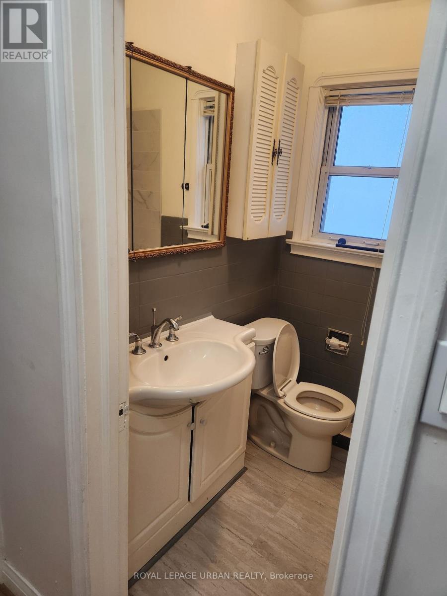 304 Linsmore Crescent, Toronto, ON - Indoor Photo Showing Bathroom