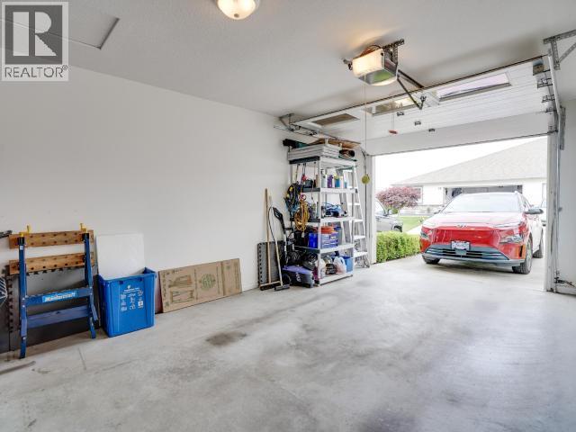 24-4415 Manson Ave, Powell River, BC - Indoor Photo Showing Garage