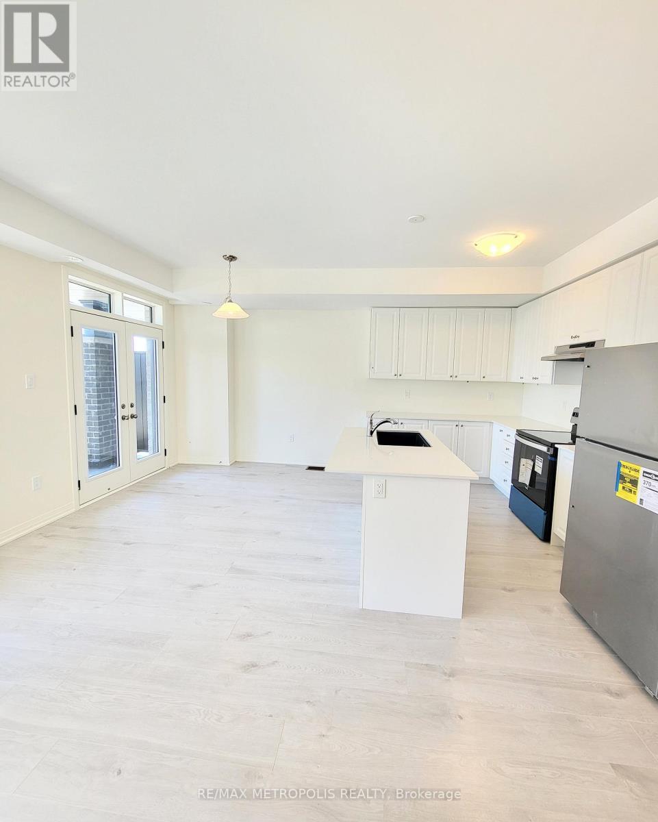 20 Esquire Way, Whitby, ON - Indoor Photo Showing Kitchen
