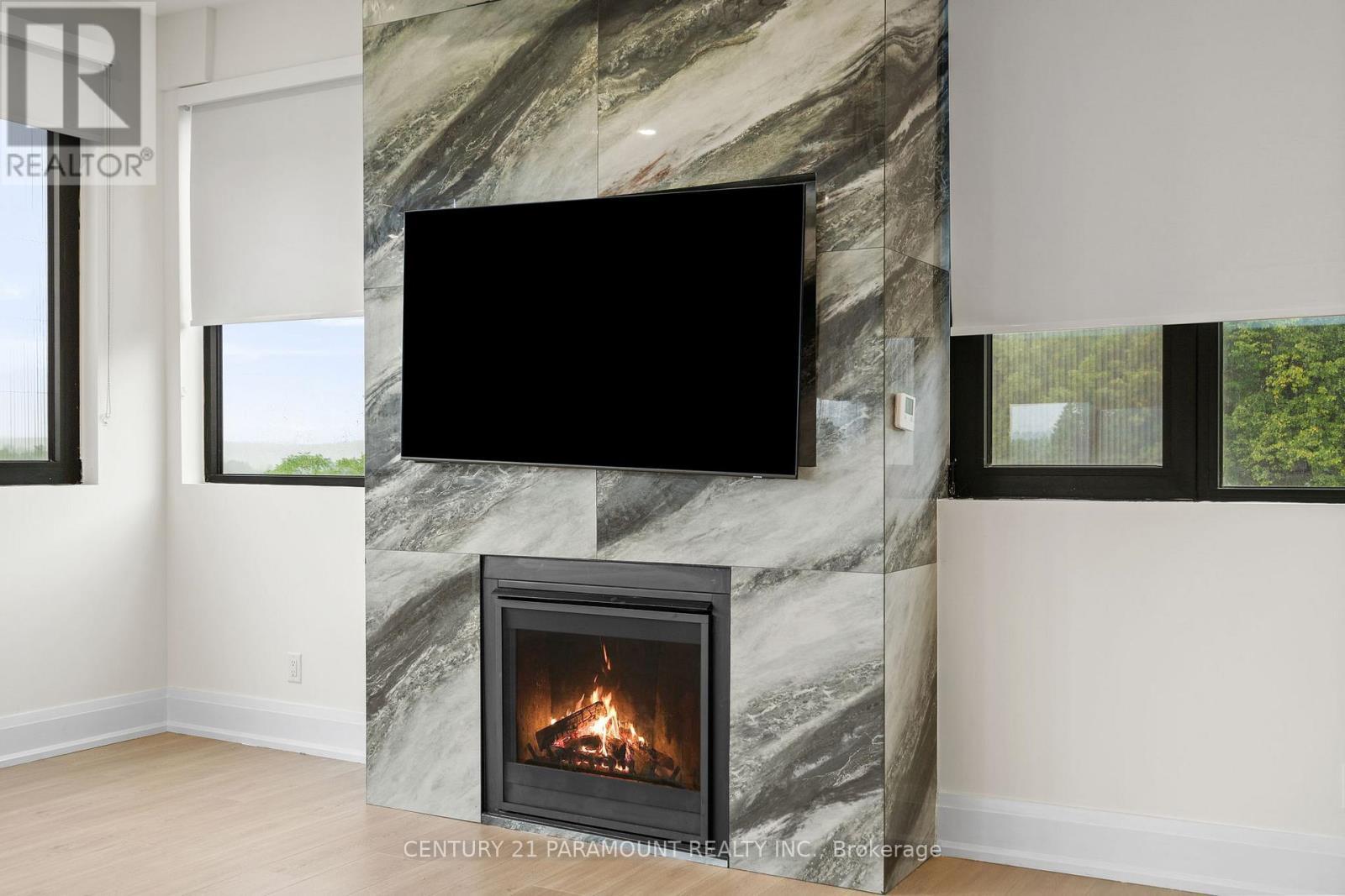 16322 Hillview Place, Caledon, ON - Indoor Photo Showing Living Room With Fireplace