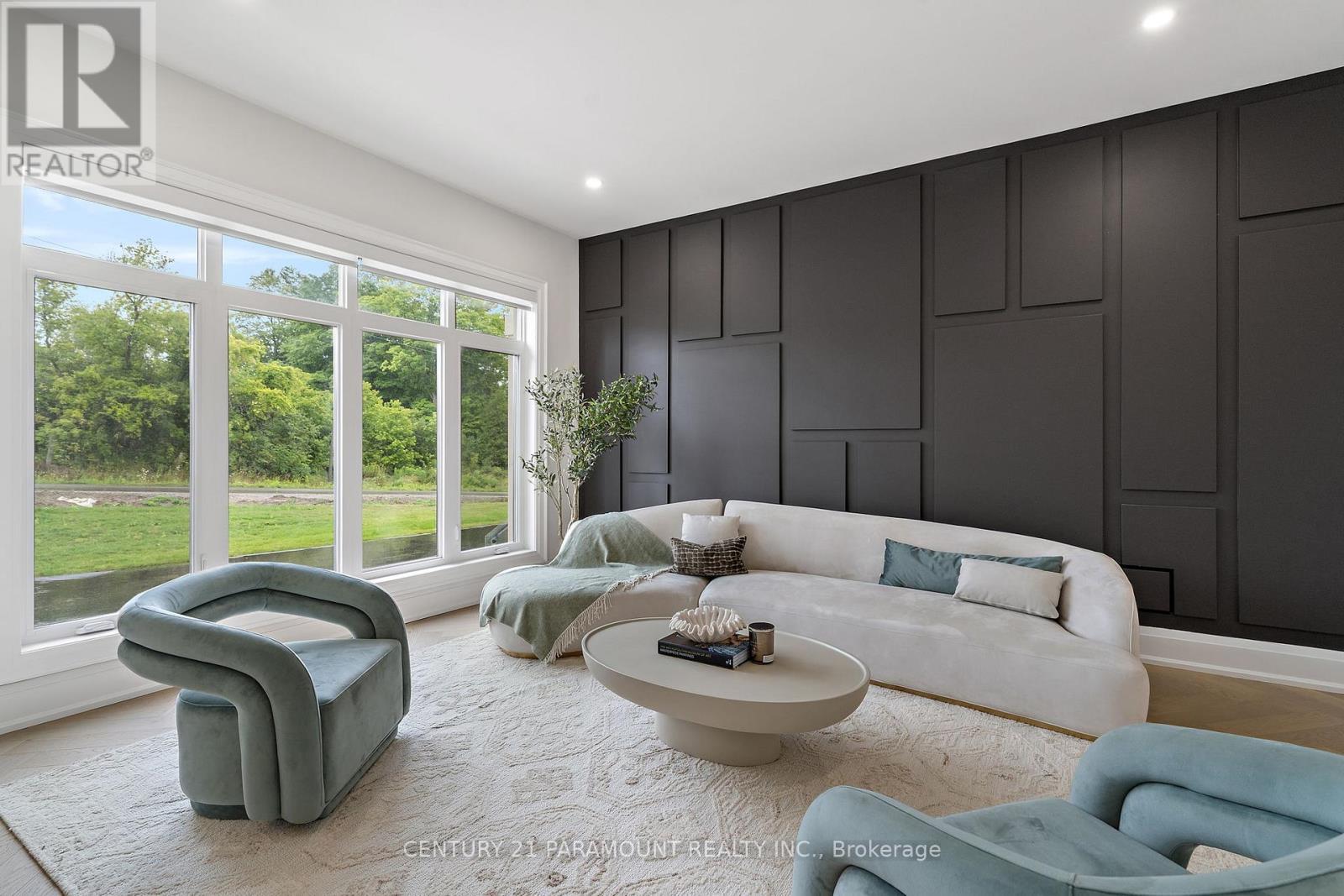 16322 Hillview Place, Caledon, ON - Indoor Photo Showing Living Room