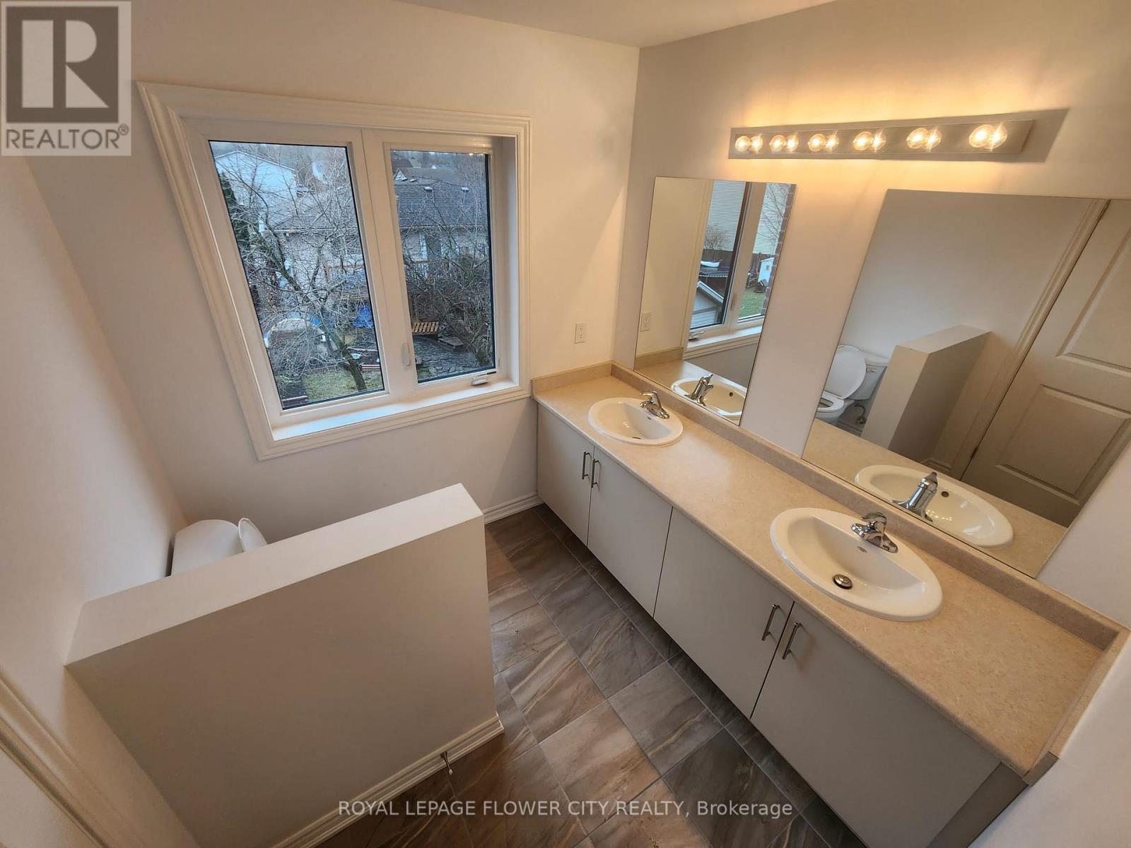 7432 Baycrest Common, Niagara Falls, ON - Indoor Photo Showing Bathroom