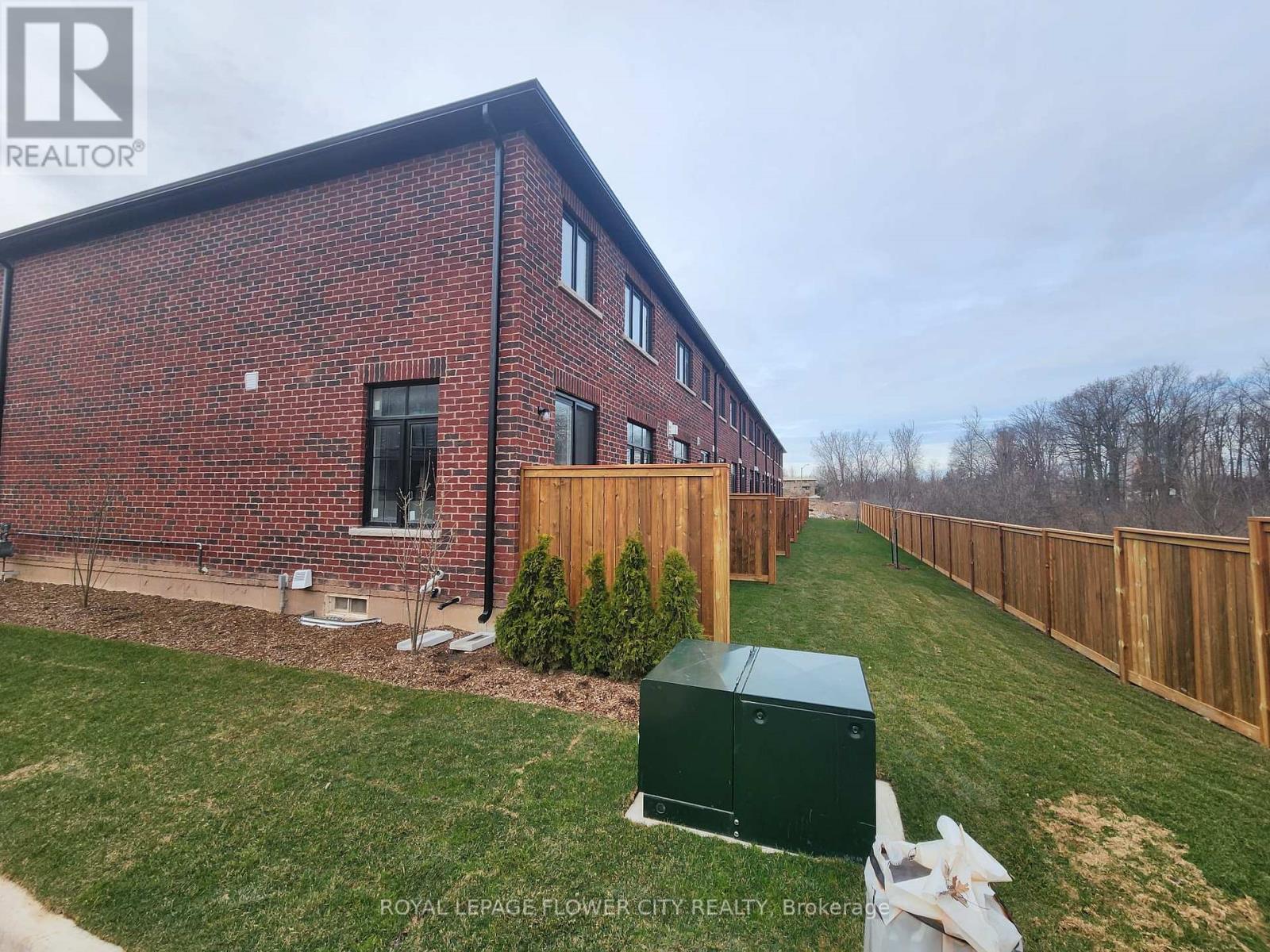 7432 Baycrest Common, Niagara Falls, ON - Outdoor