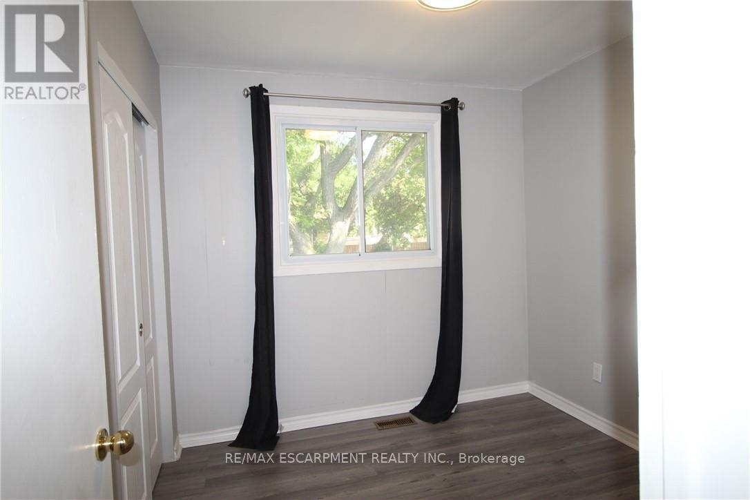 4 Purnell Drive, Hamilton, ON - Indoor Photo Showing Other Room