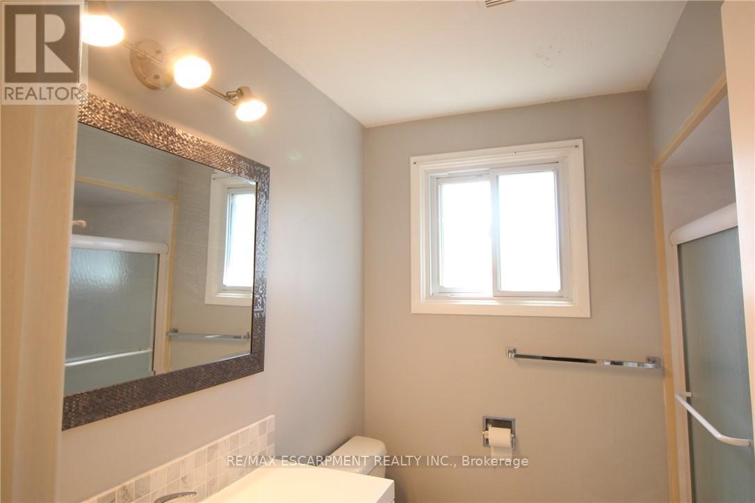 4 Purnell Drive, Hamilton, ON - Indoor Photo Showing Bathroom