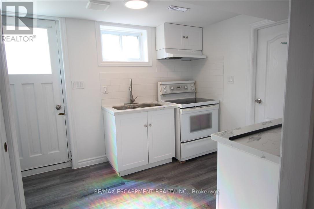 4 Purnell Drive, Hamilton, ON - Indoor Photo Showing Other Room