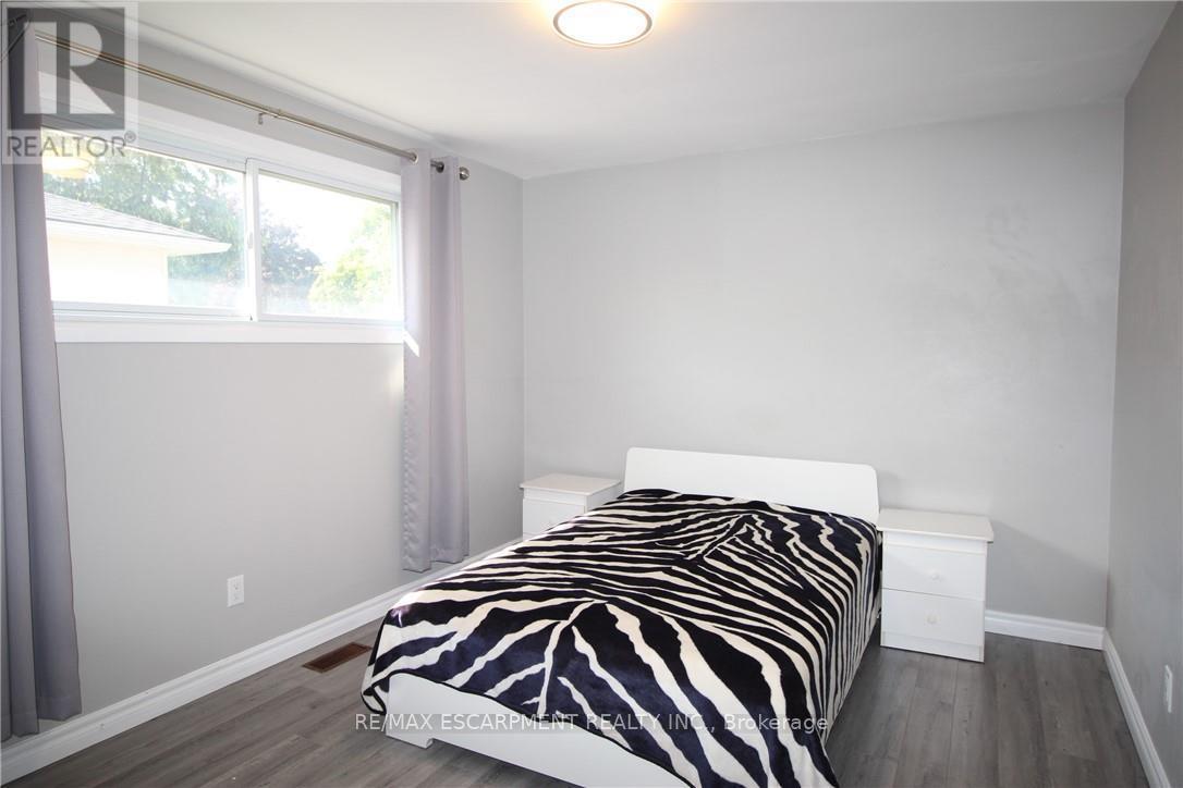 4 Purnell Drive, Hamilton, ON - Indoor Photo Showing Bedroom