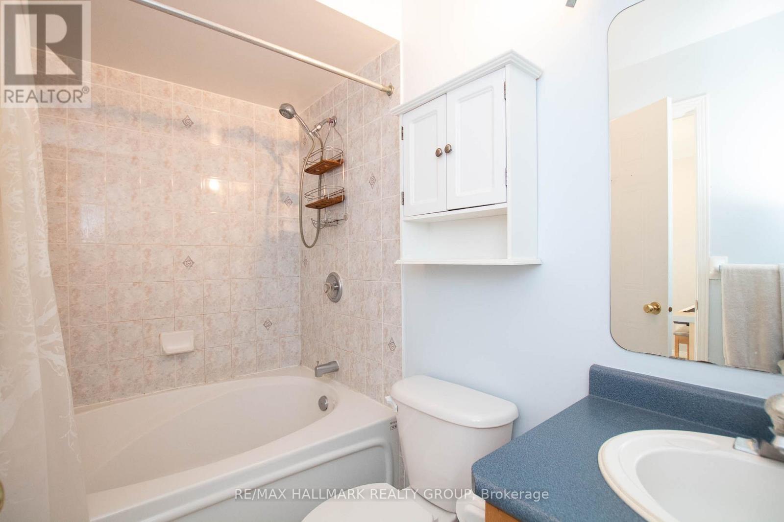 16 Briston Private, Ottawa, ON - Indoor Photo Showing Bathroom