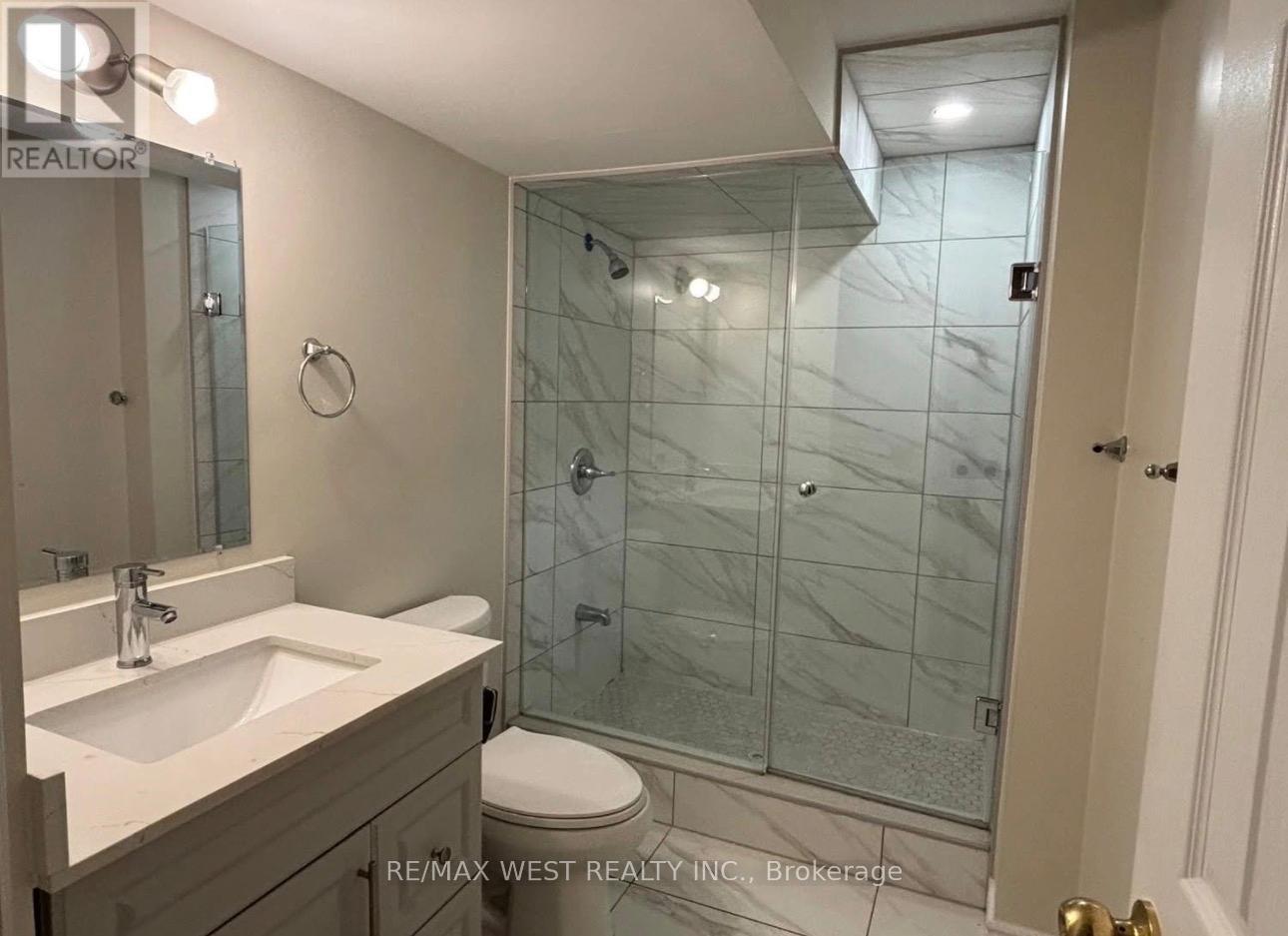 4 Dantek Court, Brampton, ON - Indoor Photo Showing Bathroom