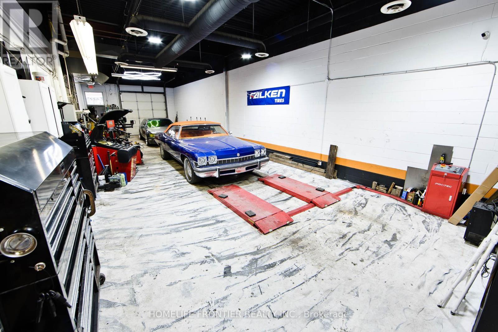 1077 Britannia Road E, Mississauga, ON