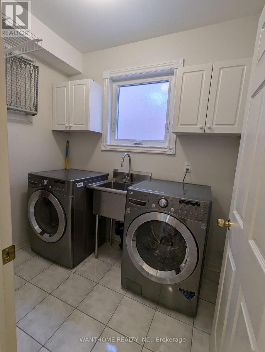 5533 Loonlake Avenue, Mississauga, ON - Indoor Photo Showing Laundry Room