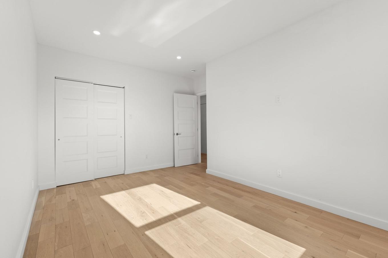 Chambre à coucher principale - 7591 Rue St-Hubert, Montréal (Villeray/Saint-Michel/Parc-Extension), QC - Indoor Photo Showing Other Room