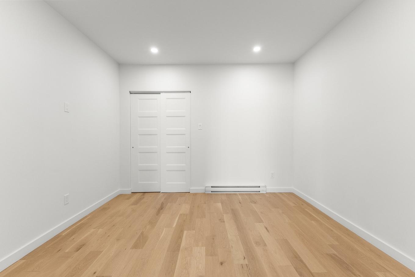 Chambre à coucher - 7591 Rue St-Hubert, Montréal (Villeray/Saint-Michel/Parc-Extension), QC - Indoor Photo Showing Other Room