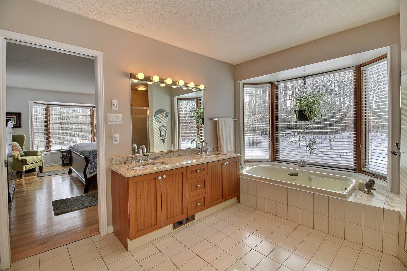 Salle de bains attenante à la CCP - 1759 Ch. Fortin, Magog, QC - Indoor Photo Showing Bathroom