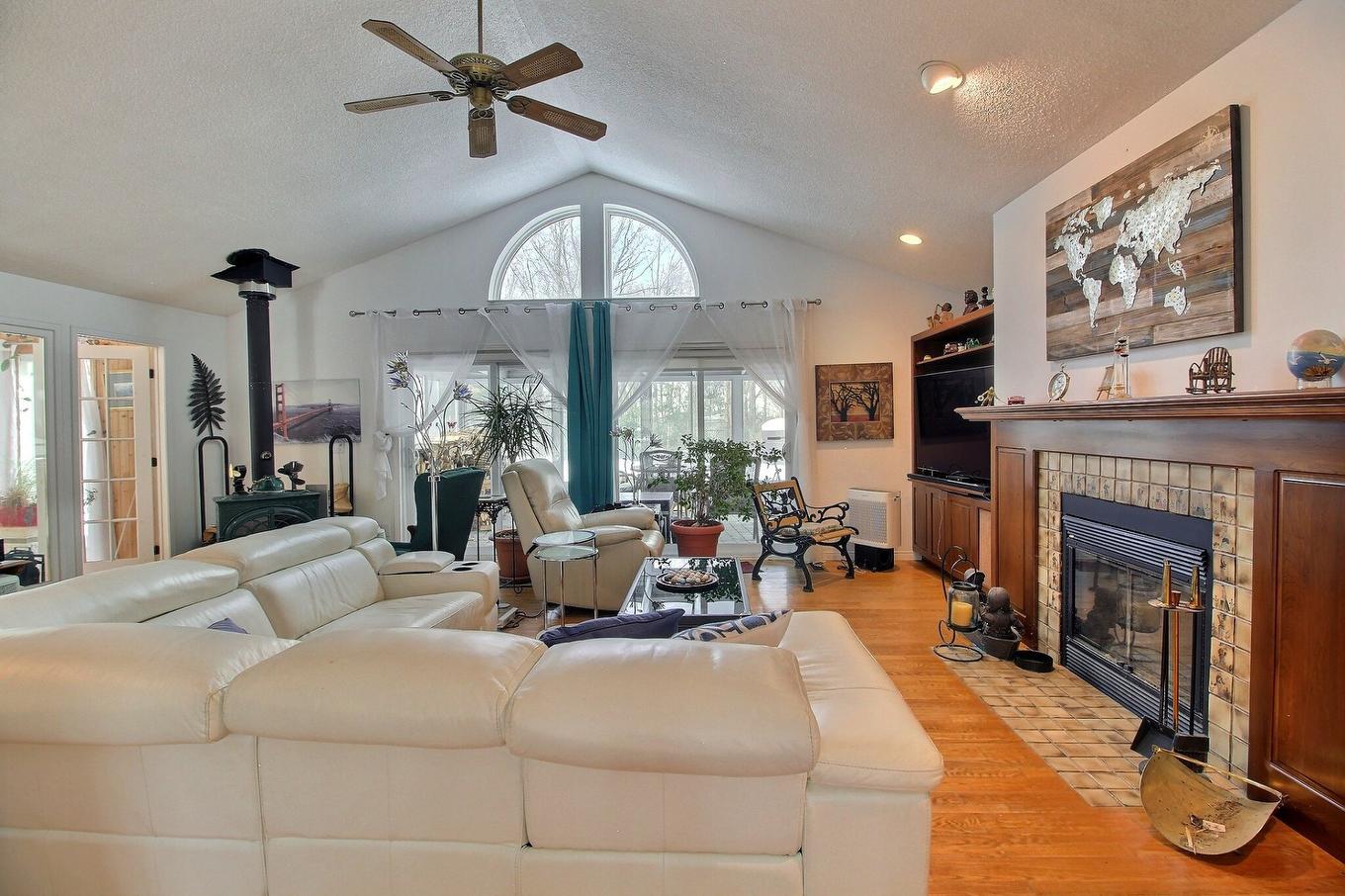 Salon - 1759 Ch. Fortin, Magog, QC - Indoor Photo Showing Living Room With Fireplace