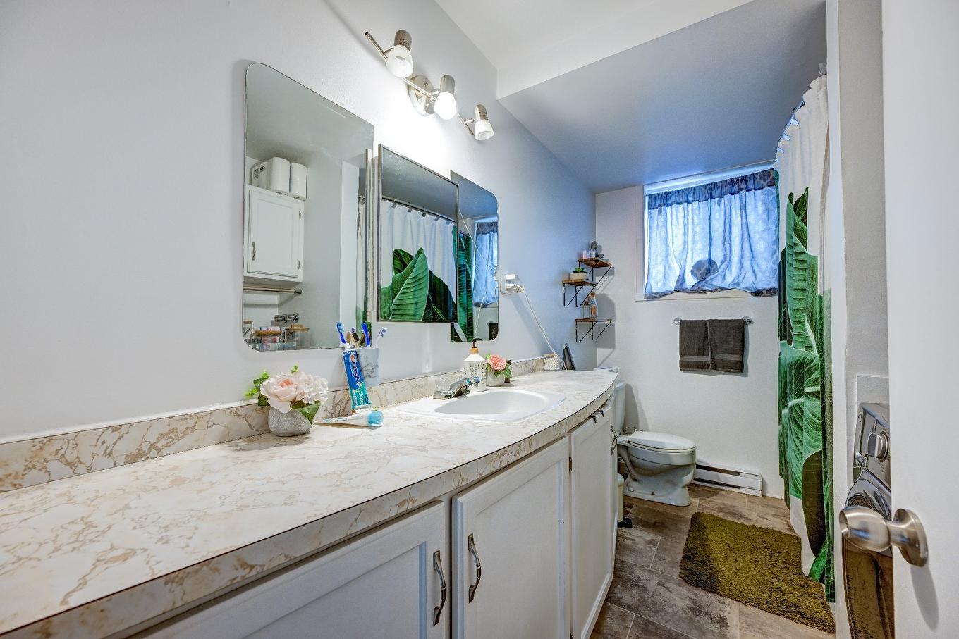 Logement - 2750 Av. Dumesnil, Saint-Hyacinthe, QC - Indoor Photo Showing Bathroom