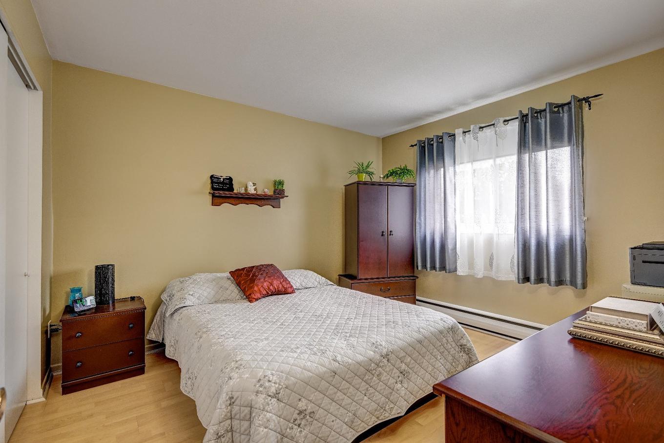 Logement - 2750 Av. Dumesnil, Saint-Hyacinthe, QC - Indoor Photo Showing Bedroom