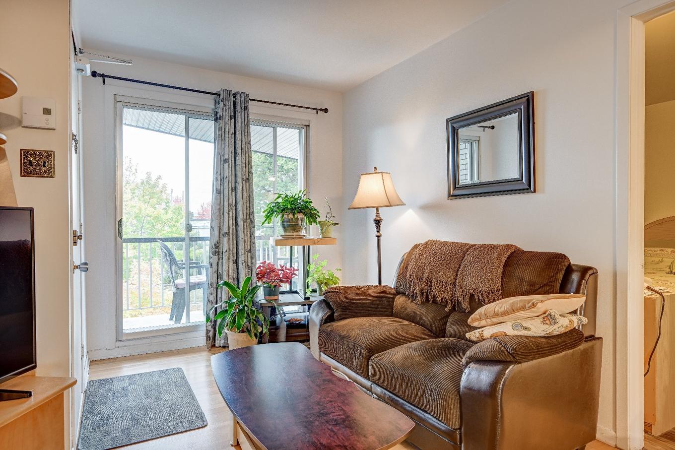 Logement - 2750 Av. Dumesnil, Saint-Hyacinthe, QC - Indoor Photo Showing Living Room