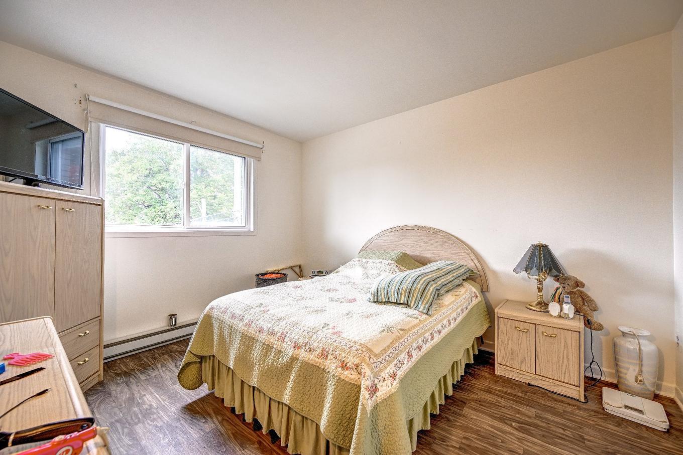 Logement - 2750 Av. Dumesnil, Saint-Hyacinthe, QC - Indoor Photo Showing Bedroom