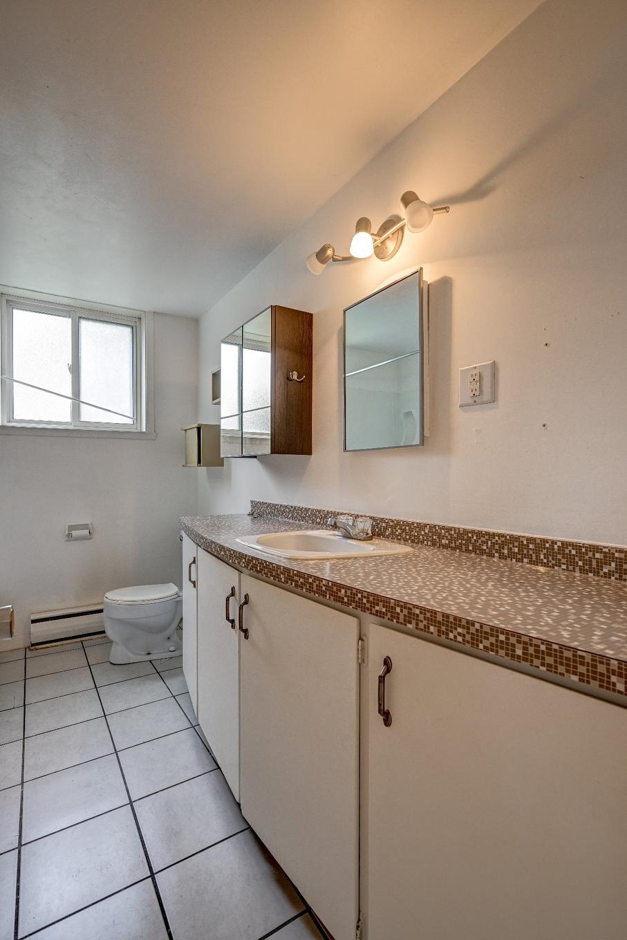 Logement - 2750 Av. Dumesnil, Saint-Hyacinthe, QC - Indoor Photo Showing Bathroom