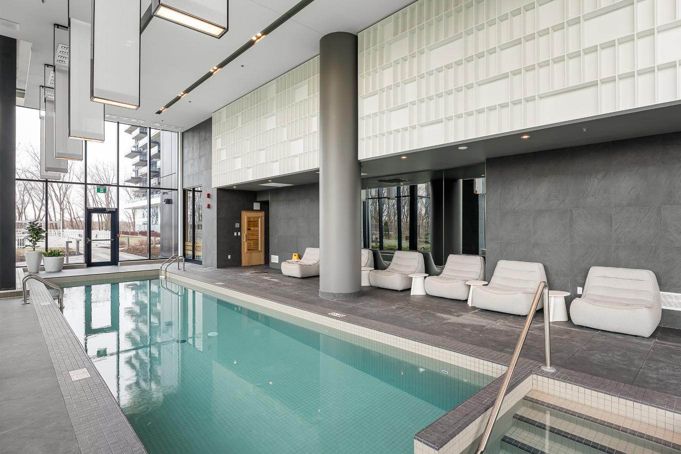 Pool - 708-900 Rue André-Prévost, Montréal (Verdun/Île-Des-Soeurs), QC - Indoor Photo Showing Other Room With In Ground Pool