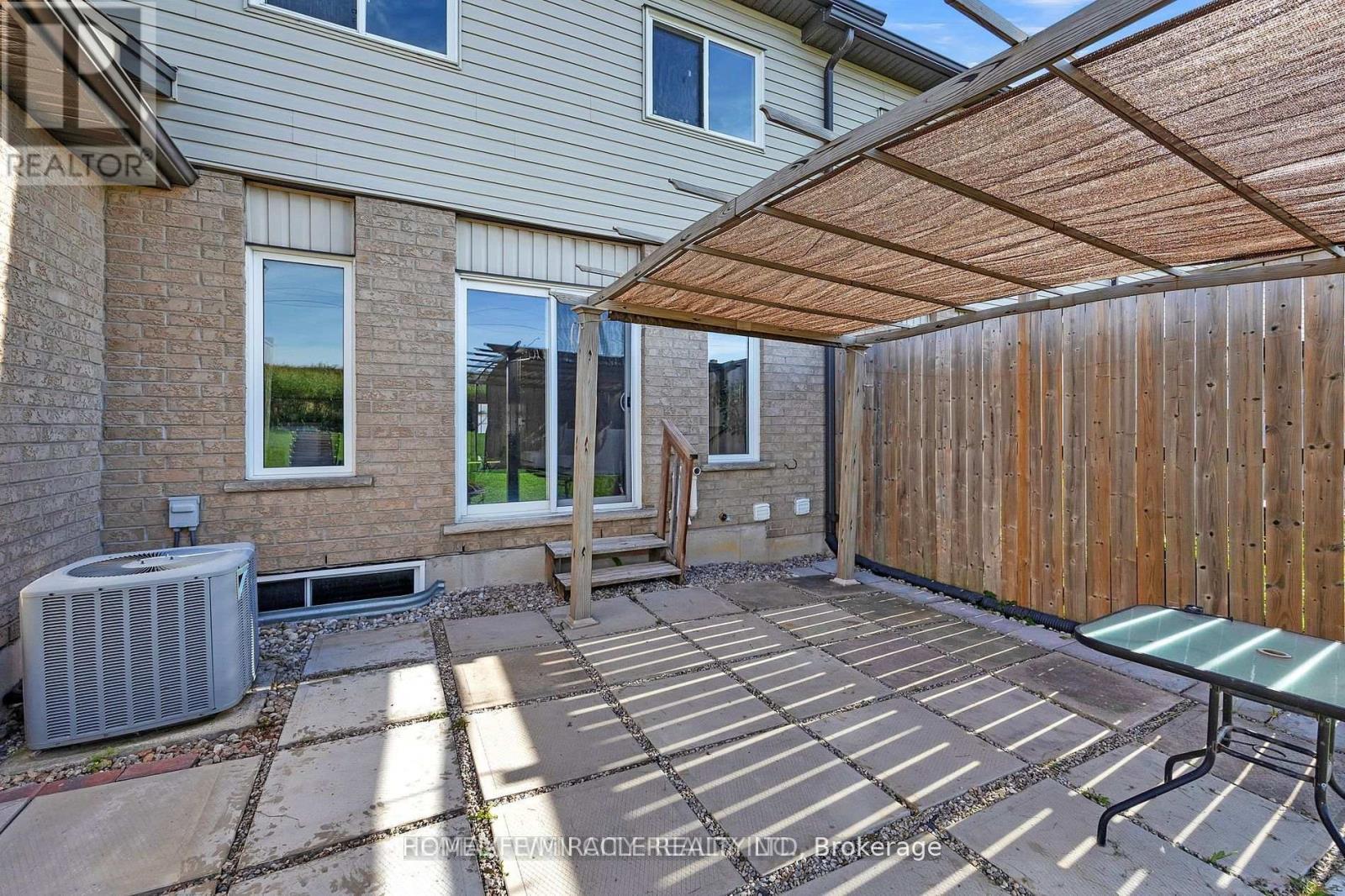 252 Countrystone Crescent, Kitchener, ON - Outdoor With Exterior